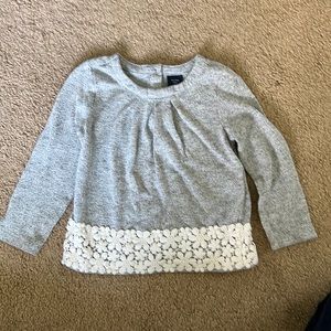 BABY GAP | Gray sweater with white flower design